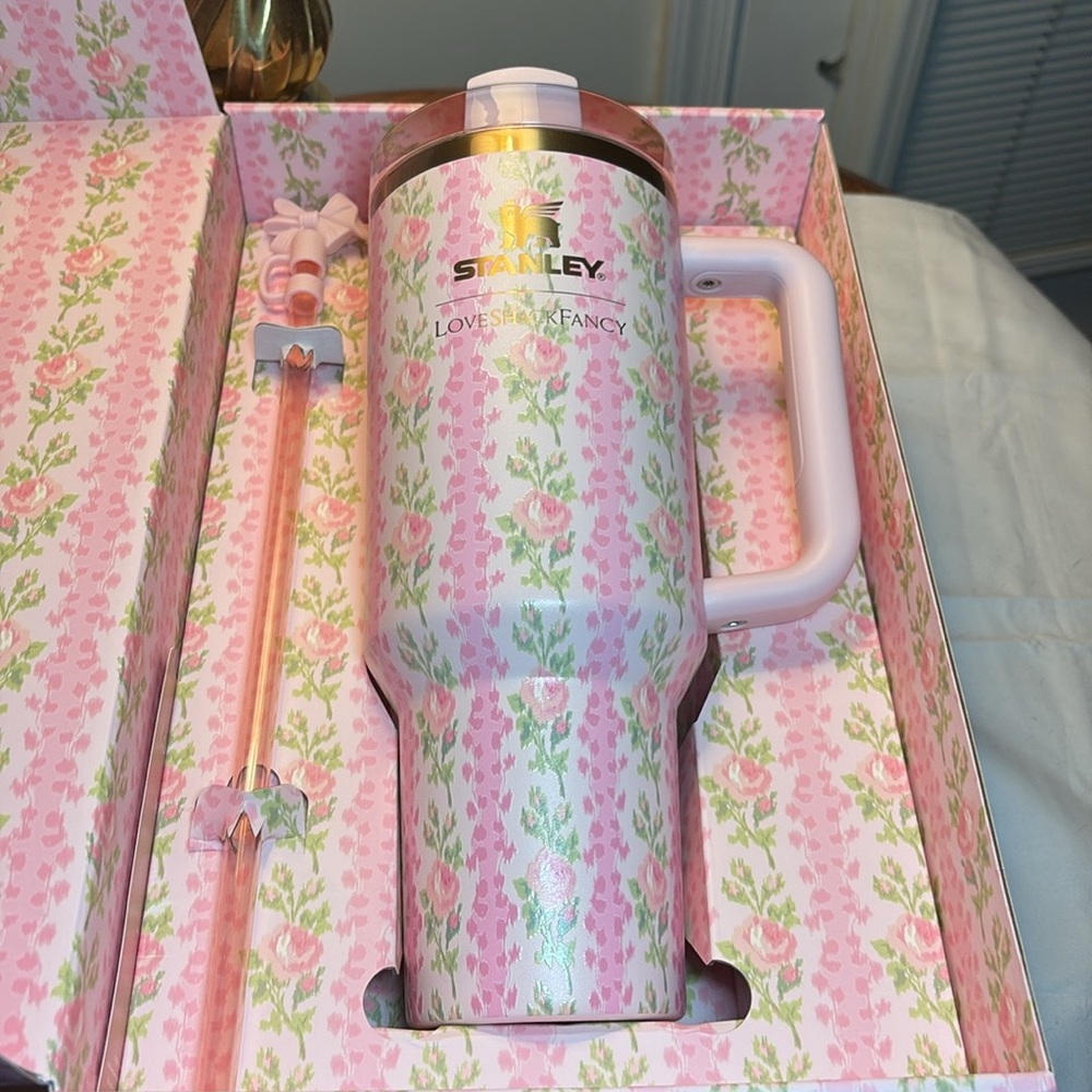 NEW WRAPPED The Stanley x LoveShackFancy Quencher | 40 OZ - Blooming Heirloom